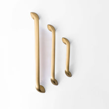 Cargar imagen en el visor de la galería, Twist, Solid Brass Cabinet Pulls