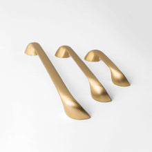 Cargar imagen en el visor de la galería, Twist, Solid Brass Cabinet Pulls