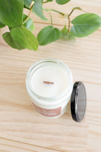 Carregar imagem no visualizador da galeria, A Comfy Chair and Good Book Candle