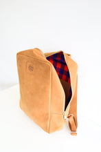 Carregar imagem no visualizador da galeria, All Leather Professional Book Bag