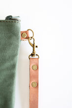 Carregar imagem no visualizador da galeria, Canvas Clutch/Zippered Pouch