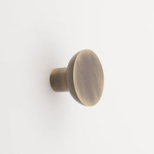 Carregar imagem no visualizador da galeria, Frederick Solid Brass Cabinet Knob - 1.5 Inch