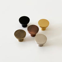 Carregar imagem no visualizador da galeria, Frederick Solid Brass Cabinet Knob - 1.5 Inch