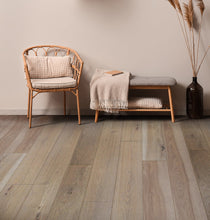Cargar imagen en el visor de la galería, Choice Collection 1/2 in. x 7.5 in. Engineered Hardwood Flooring
