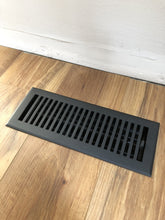 Cargar imagen en el visor de la galería, Cast Aluminum Contemporary Vent Covers - Black