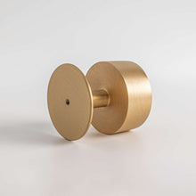 Cargar imagen en el visor de la galería, Gateau, Solid Brass Knobs