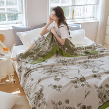 Carregar imagem no visualizador da galeria, Reversible Pastoral Leaf Cotton Quilt