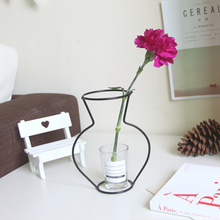 Carregar imagem no visualizador da galeria, Iron Line Table Vase