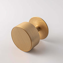 Cargar imagen en el visor de la galería, Gateau, Solid Brass Knobs