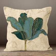 Carregar imagem no visualizador da galeria, Emerald Leaf Cushion Cover