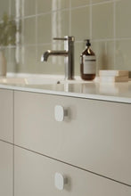 Carregar imagem no visualizador da galeria, Glossy White "Tabula" Cabinet Knob and Drawer Pull