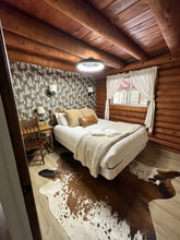 Cargar imagen en el visor de la galería, Cascade Wallpaper by Cassandra Zaniboni