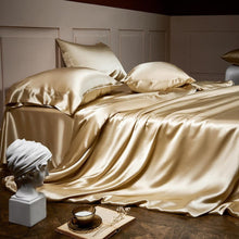 Carregar imagem no visualizador da galeria, Deluxe Silk Bedding Set