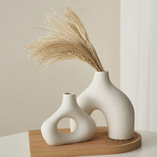Carregar imagem no visualizador da galeria, Hollow Ceramic Vase Set