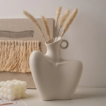 Carregar imagem no visualizador da galeria, Collarbone Ceramic Vase