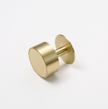 Cargar imagen en el visor de la galería, Gateau, Solid Brass Knobs