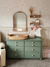 Carregar imagem no visualizador da galeria, Ruby Wallpaper by Ali Anni