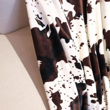 Carregar imagem no visualizador da galeria, Cow Print Throw Blanket