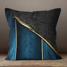 Carregar imagem no visualizador da galeria, Emerald Leaf Cushion Cover