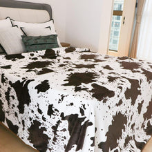 Carregar imagem no visualizador da galeria, Cow Print Throw Blanket