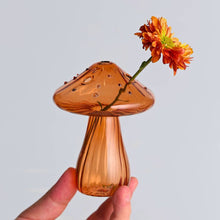 Carregar imagem no visualizador da galeria, Vibrant Mushroom Glass Vases