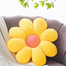 Carregar imagem no visualizador da galeria, Petal Plush Pillows