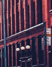 Carregar imagem no visualizador da galeria, New York City Wall Mural Peel and Stick Wallpaper. Vintage Dumbo NYC. Brooklyn NY Landscape Wallpaper. #6369