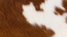 Carregar imagem no visualizador da galeria, Country-Style Cowhide Wallpaper for Rustic Home Decor. #6541