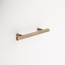 Carregar imagem no visualizador da galeria, Abigail Solid Brass Drawer Pull - 3.75 Inch Centers
