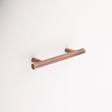Carregar imagem no visualizador da galeria, Abigail Solid Brass Drawer Pull - 3.75 Inch Centers