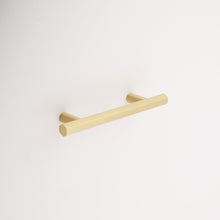 Carregar imagem no visualizador da galeria, Abigail Solid Brass Drawer Pull - 3.75 Inch Centers