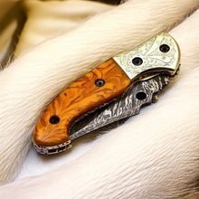 Carregar imagem no visualizador da galeria, Custom Handmade Damascus Pocket Knife with Epoxy Resin Handle