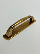 Carregar imagem no visualizador da galeria, Backplate Antique Brass "Portofino" Drawer Pull and Knob