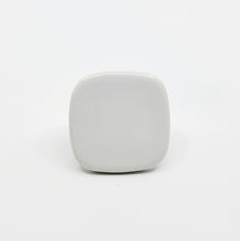 Carregar imagem no visualizador da galeria, Glossy White "Tabula" Cabinet Knob and Drawer Pull