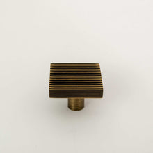 Cargar imagen en el visor de la galería, Rail, Solid Brass Knobs