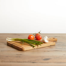 Carregar imagem no visualizador da galeria, All Friends - Cutting Board