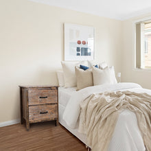 Carregar imagem no visualizador da galeria, Farmhouse Solid Wood Bedroom Nightstand Side Table