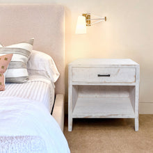 Cargar imagen en el visor de la galería, Classic Modern 1-Drawer Solid Wood White Nightstand Side Table