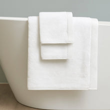 Carregar imagem no visualizador da galeria, Bamboo 3 Piece Towel Set - White