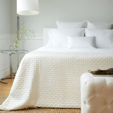 Carregar imagem no visualizador da galeria, Bamboo Quilted Coverlet - Ivory