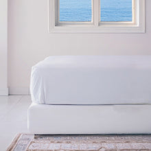 Carregar imagem no visualizador da galeria, Bamboo Fitted Sheet - White
