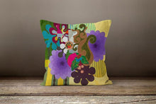 Carregar imagem no visualizador da galeria, Purple Floral Cushion Covers