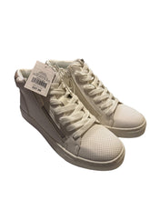 Load image into Gallery viewer, Universal Thread Brooklyn Lace Up Sneakers NEW Size 8.5 White