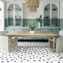 Cargar imagen en el visor de la galería, Chaia Dotted Black & White Plush Rug
