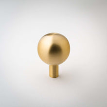 Cargar imagen en el visor de la galería, Dumas, Solid Brass Ball Knobs