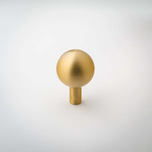 Cargar imagen en el visor de la galería, Dumas, Solid Brass Ball Knobs
