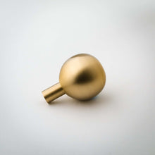 Cargar imagen en el visor de la galería, Dumas, Solid Brass Ball Knobs