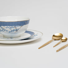 Load image into Gallery viewer, Blue Flower Plates Set