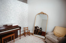 Carregar imagem no visualizador da galeria, Ruby Wallpaper by Ali Anni