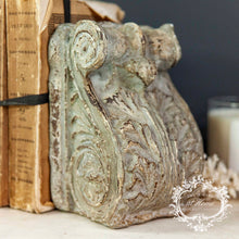 Load image into Gallery viewer, Decorative Bookend